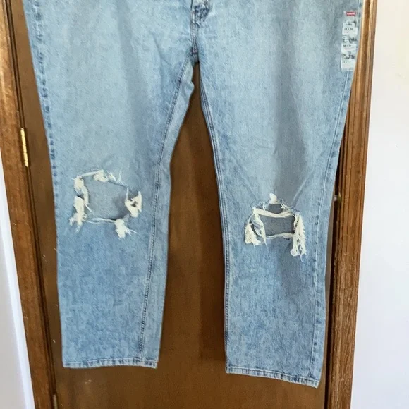 Relisted Levi’s 541 athletic taper distressed jean sits at waist 58 x 34 - Picture 6 of 17